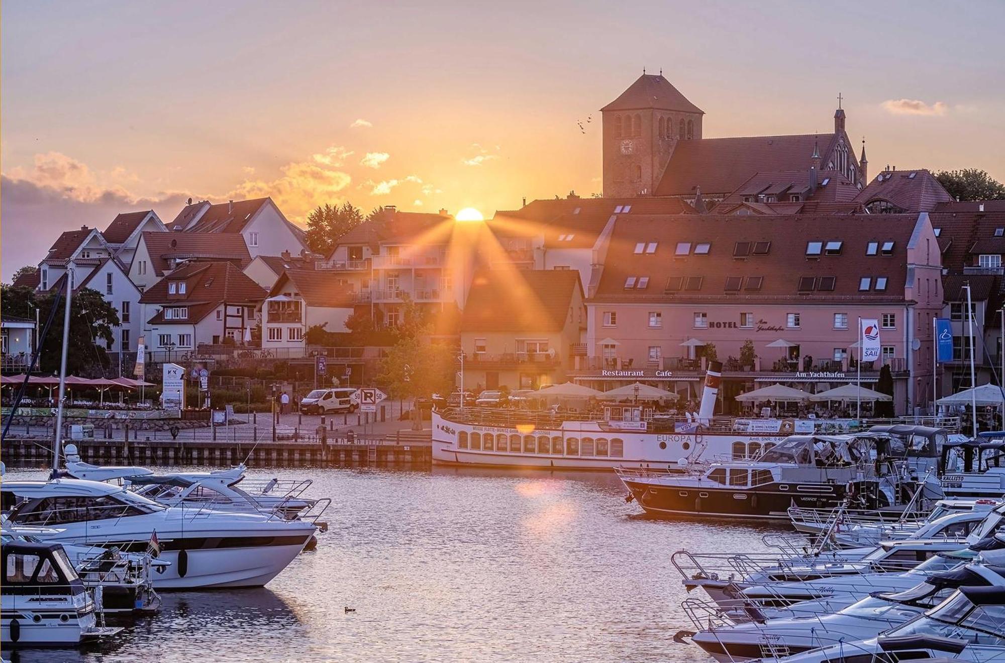 Mueritz Utkiek - Apartment Mit Seeblick & Balkon In Der Hafenresidenz Варен Экстерьер фото