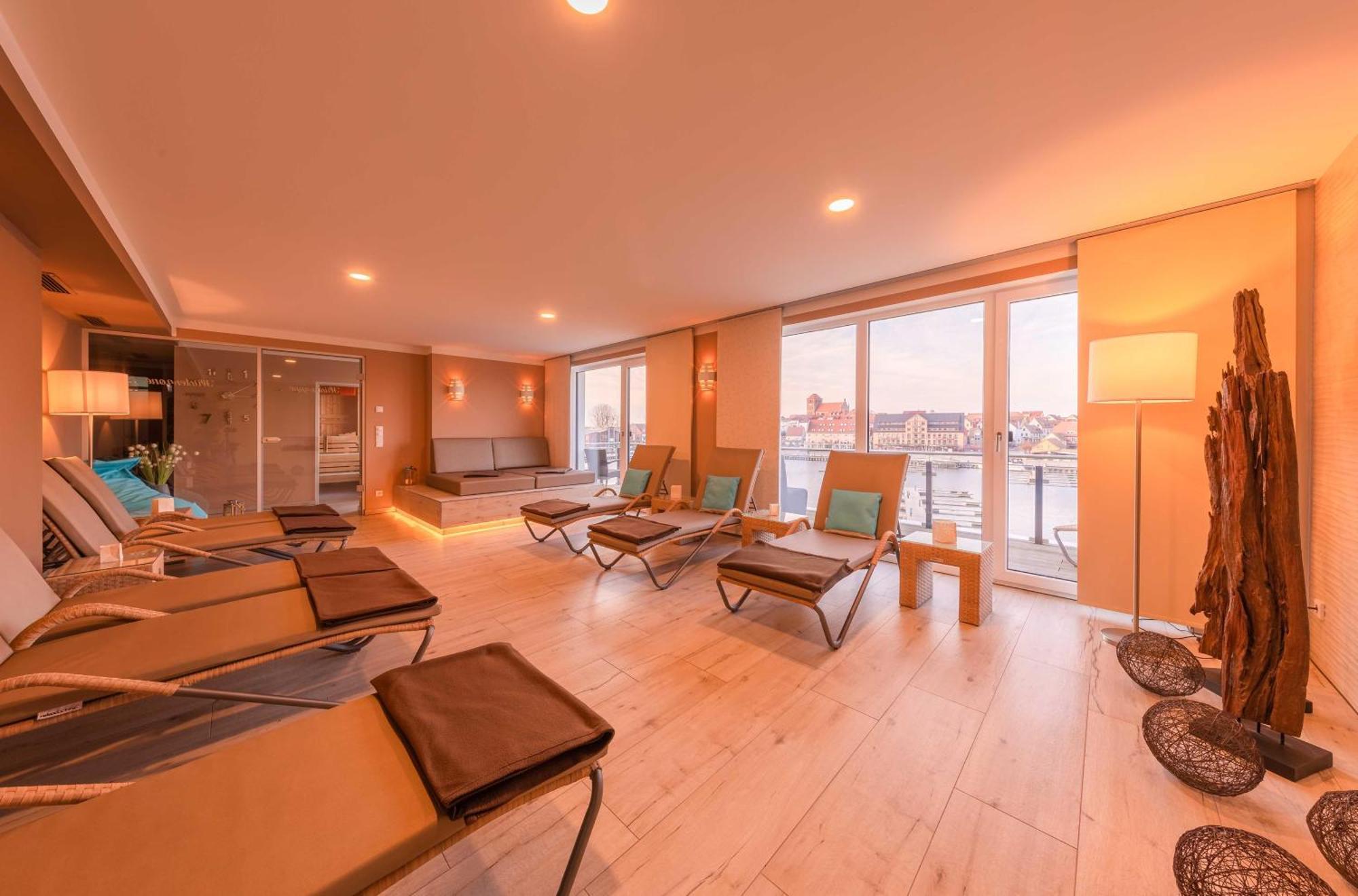 Mueritz Utkiek - Apartment Mit Seeblick & Balkon In Der Hafenresidenz Варен Экстерьер фото