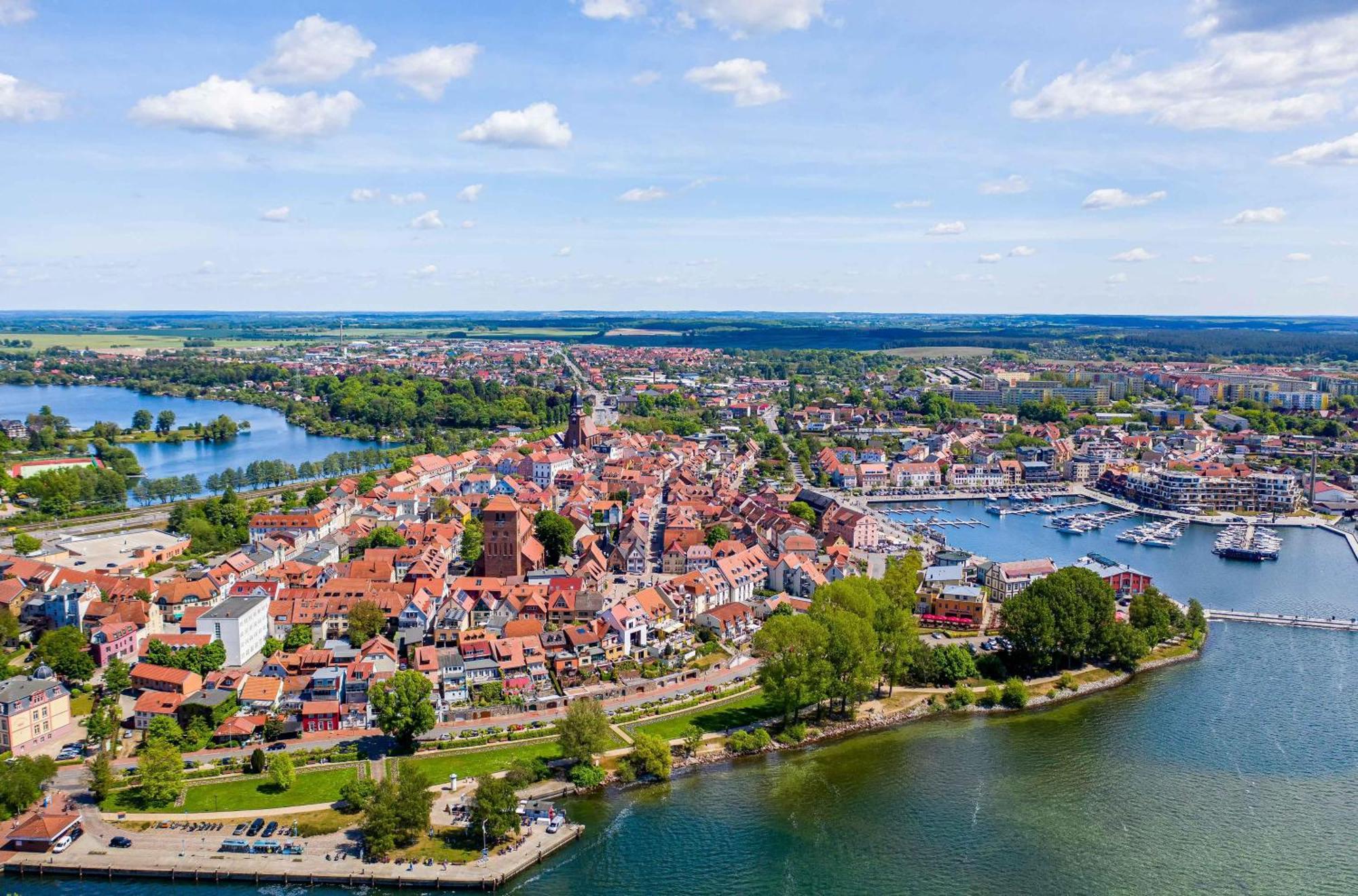 Mueritz Utkiek - Apartment Mit Seeblick & Balkon In Der Hafenresidenz Варен Экстерьер фото